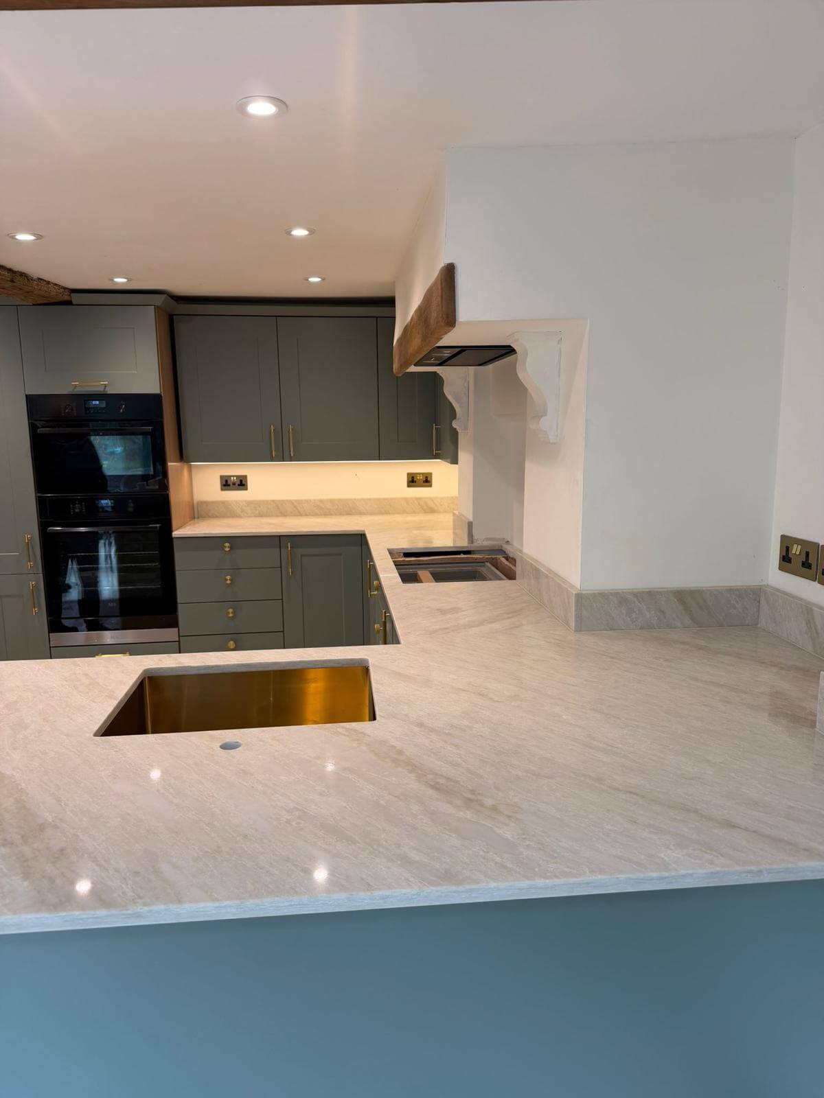 Dynastic Taj Brown Quartz Worktop by Artemistone — image 5
