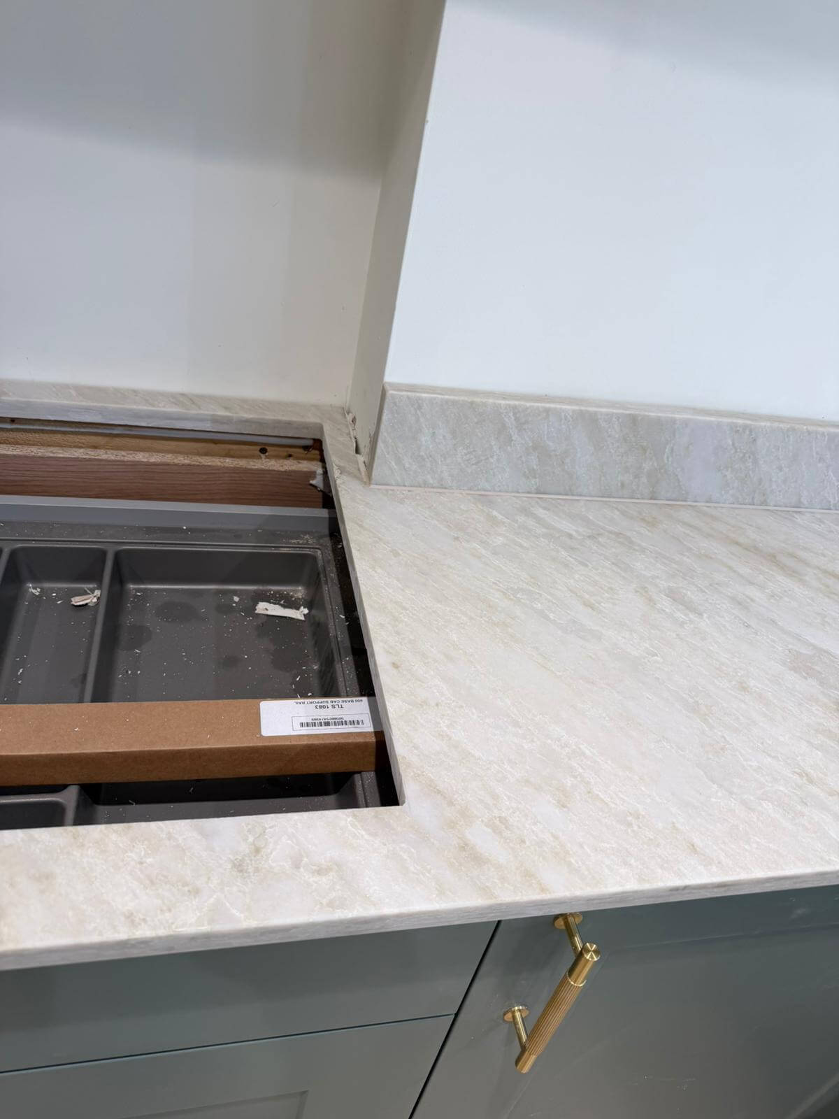 Dynastic Taj Brown Quartz Worktop by Artemistone — image 6