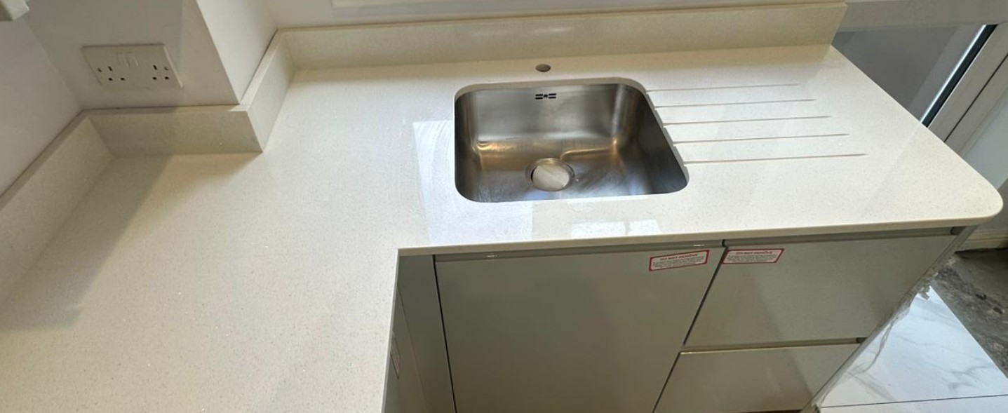 White Shimmer White Quartz Worktop by Fugenstone — image 5