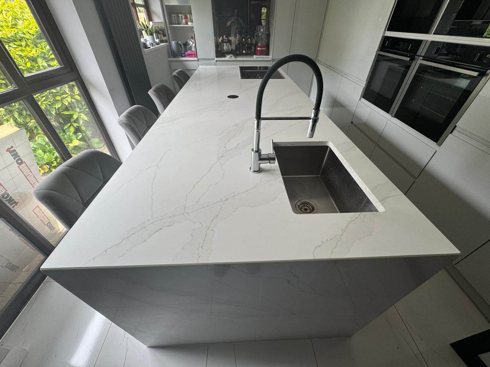Calacatta Gold White Quartz Worktop by Modern Quartz Stone — image 5