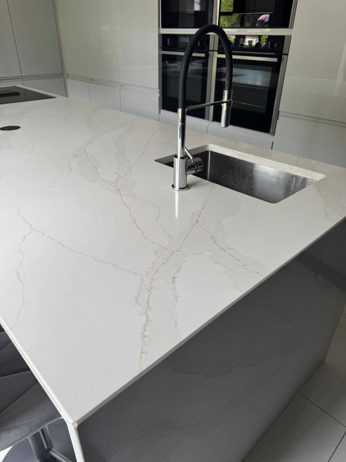 Calacatta Gold White Quartz Worktop by Modern Quartz Stone — image 6