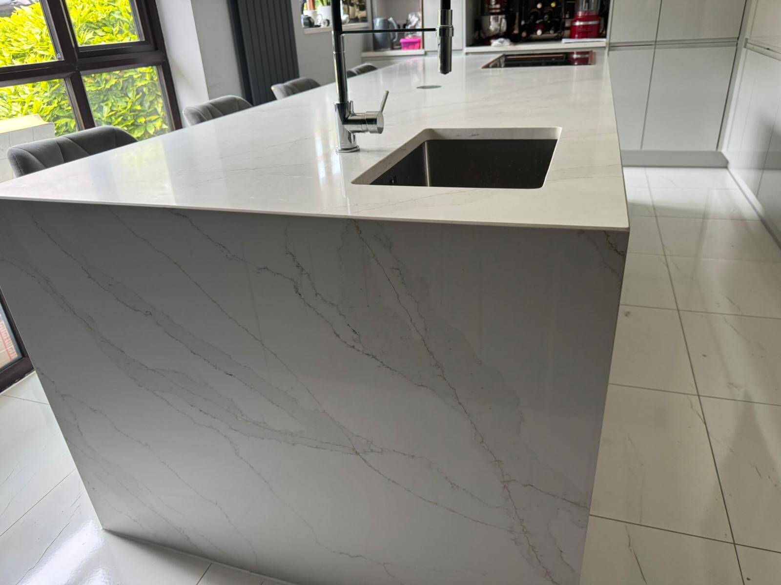 Calacatta Gold White Quartz Worktop by Modern Quartz Stone — image 7