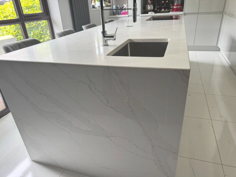 Calacatta Gold White Quartz Worktop by Modern Quartz Stone — image 2