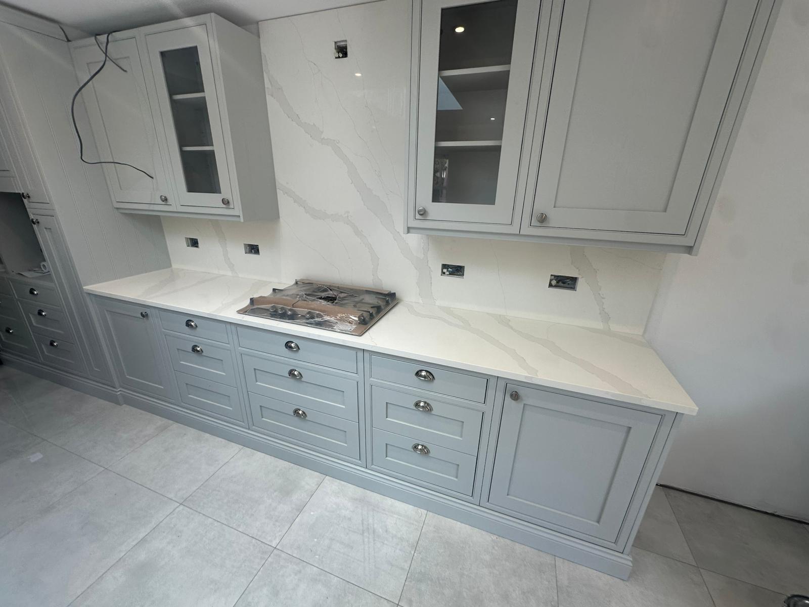 Calacatta Platinum Super Jumbo White Quartz Worktop by Modern Quartz Stone — image 4