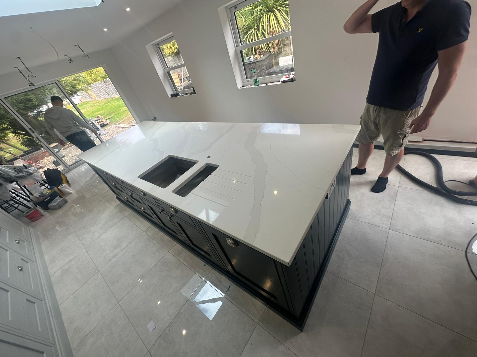 Calacatta Platinum Super Jumbo White Quartz Worktop by Modern Quartz Stone — image 5