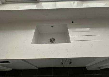 Carrara Oro White Quartz Worktop by Modern Quartz Stone — image 4
