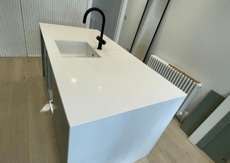 Super White White Quartz Worktop by Modern Quartz Stone — image 4