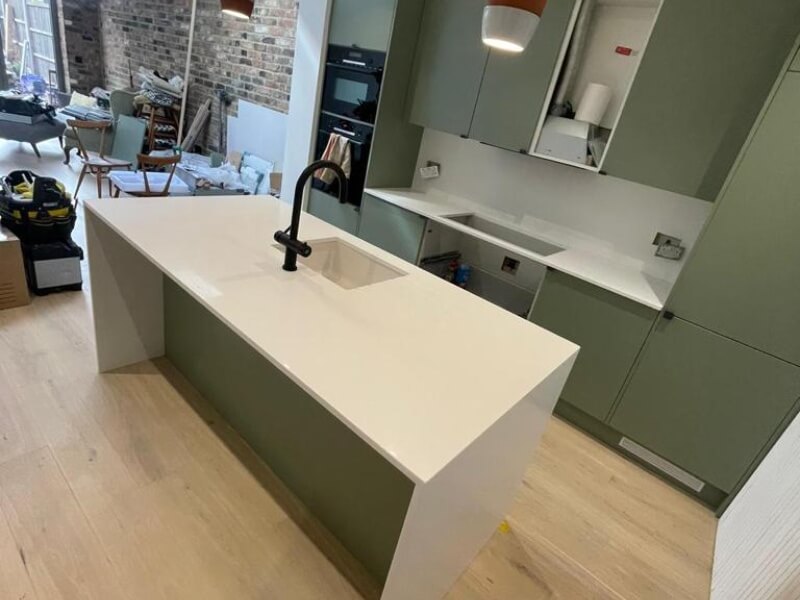 Super White White Quartz Worktop by Modern Quartz Stone — image 2