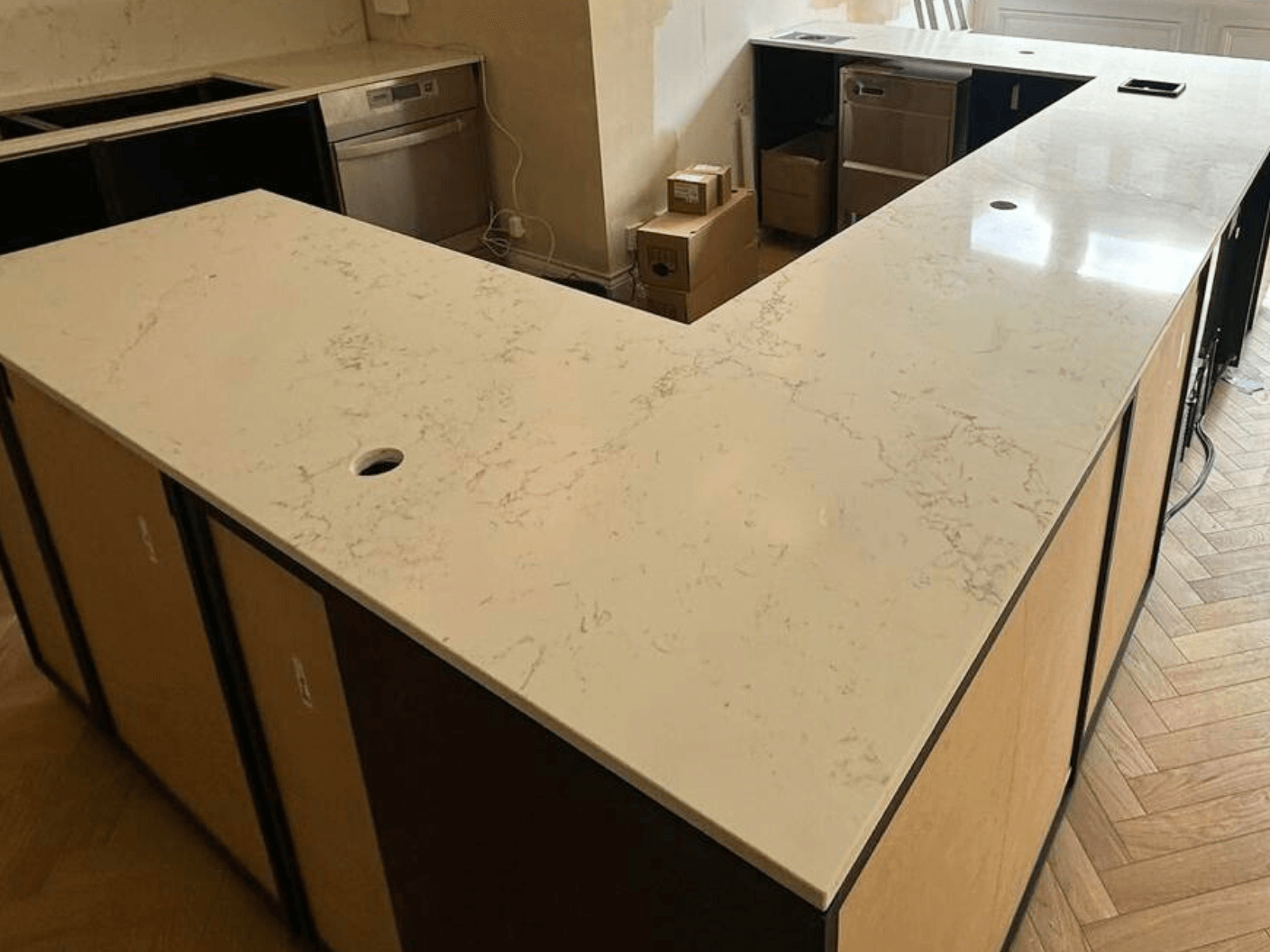 Caramel Misterio White Quartz Worktop by Quartz City — image 4